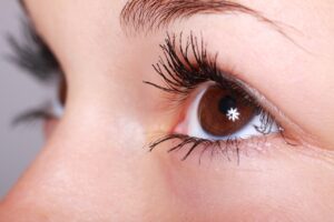 Eye care - GowGuideHub woman, beauty, eyelashes